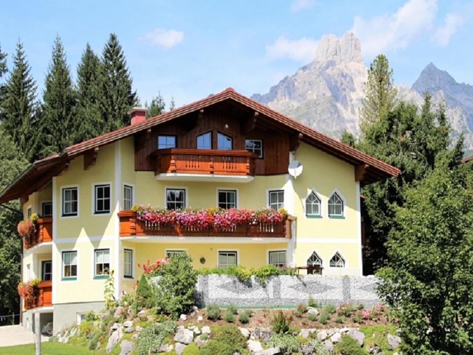 Haus Bergkristall im Sommer