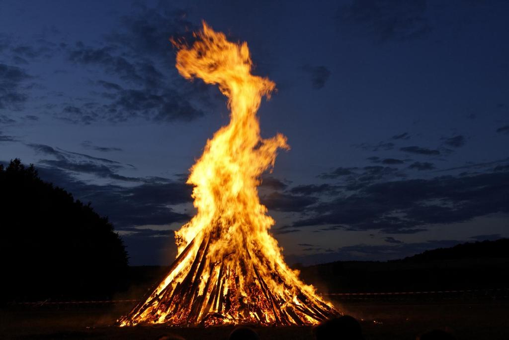 Sonnwendfeuer