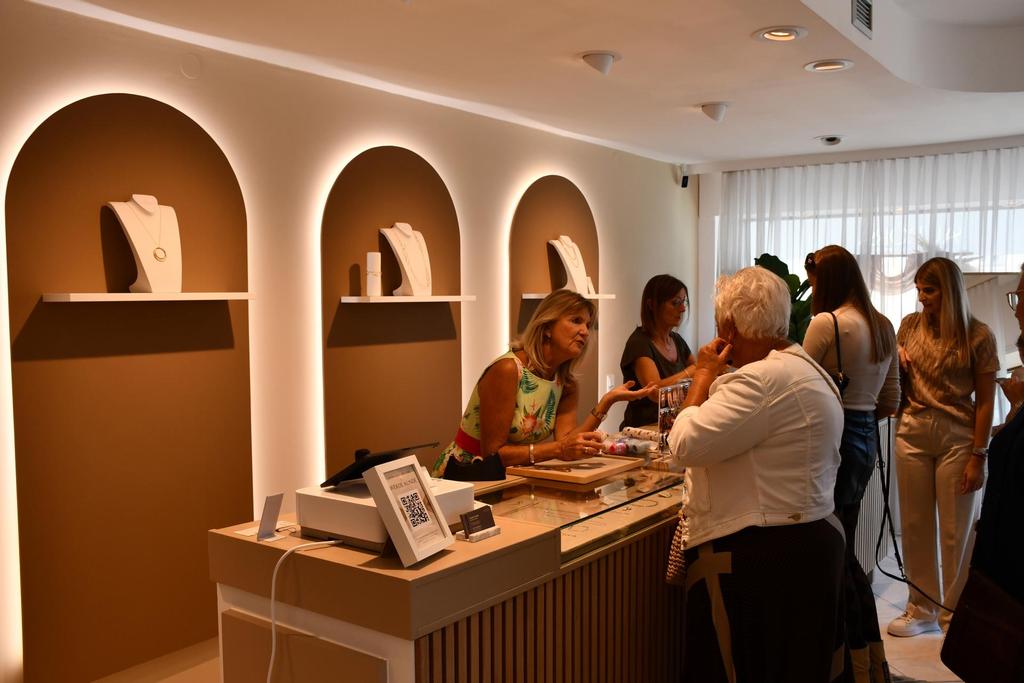 Aurora Schmuck & Uhren
