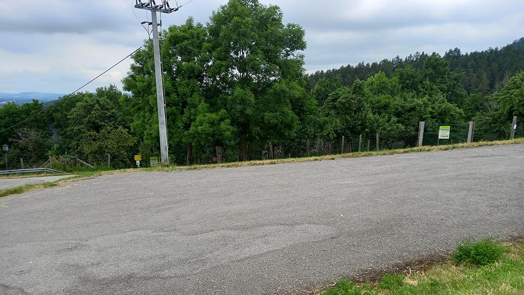 Parkplatz beim Schloss Weinberg