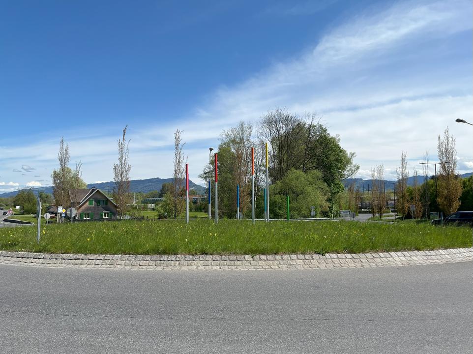 Farbspirale von Miriam Prantl am Kreisverkehr Nord in Lustenau