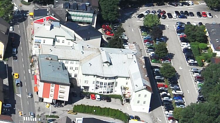 Luftbildaufnahme Dauerparkplatz Kaiservilla