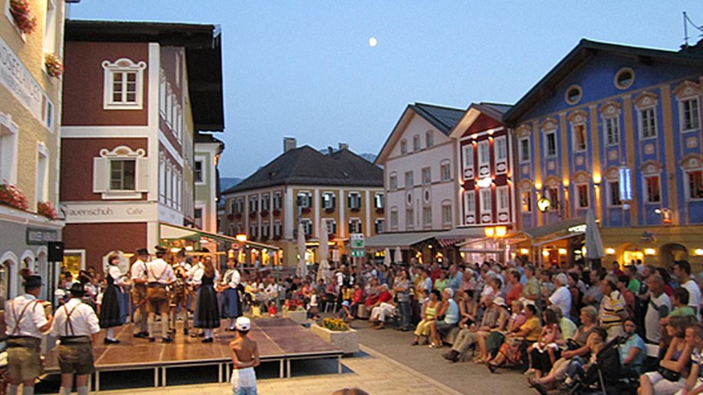 Tanzen und Plattln vom Trachtenverein D´Stoawandla