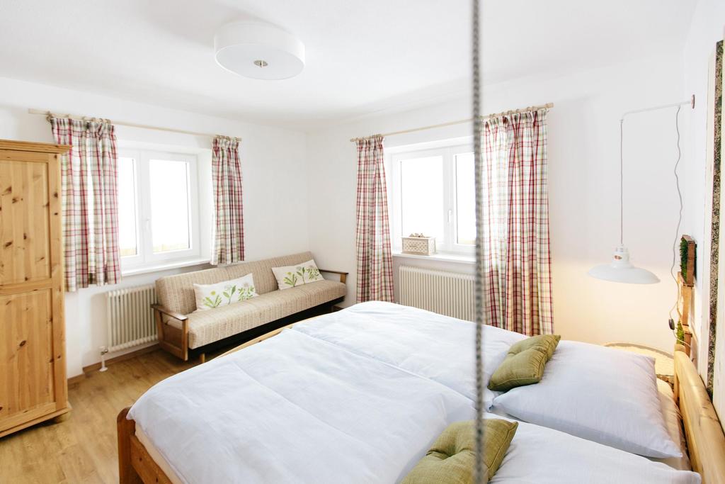 Schlafzimmer 1
