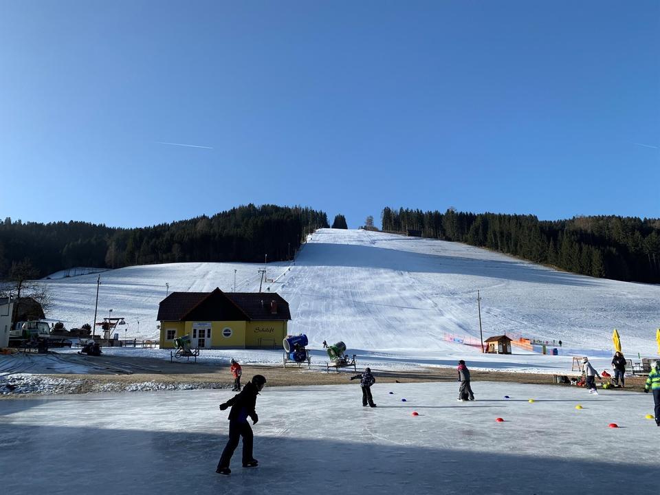Eislaufen-Kleinlobming-Platz1-Murtal-Steiermark