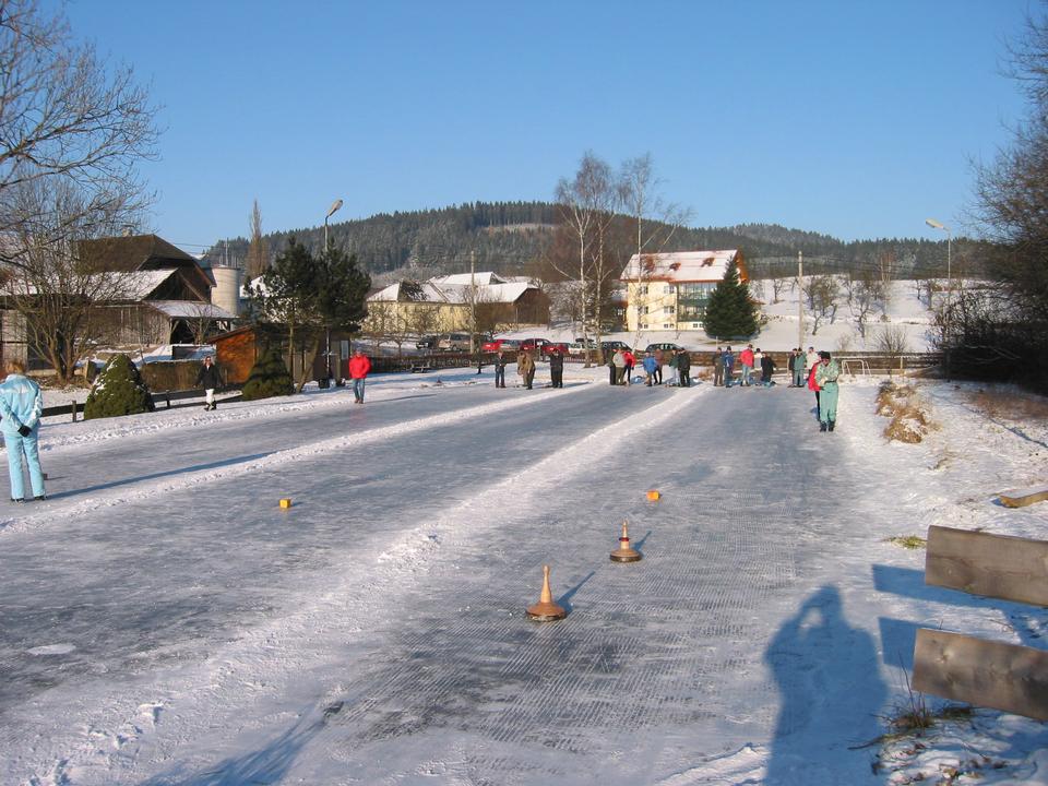 Eisstockbahn Bade- Teichbiotop Neußerling