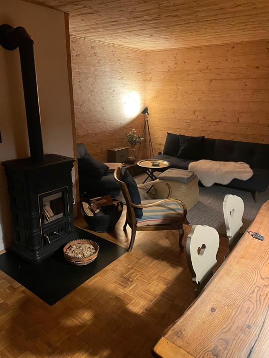 Wohnzimmer mit Kamin