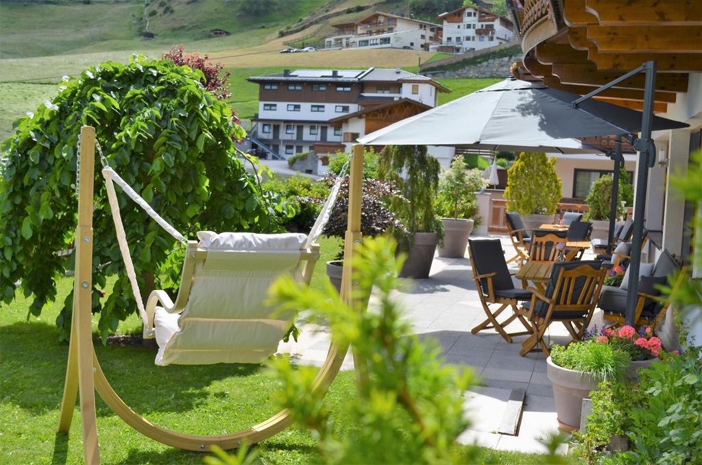 Sonnenterasse Pension Klaus mit Bergpanorama