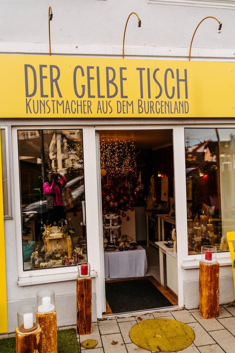 Gelbe Tisch