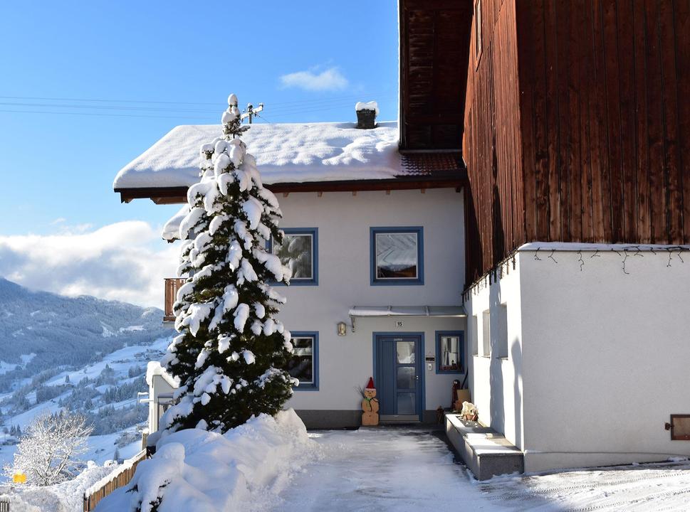 hausansicht_winter_01