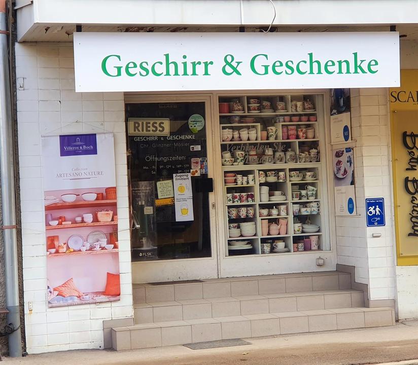 Geschirr und Geschenke Neuer Platz