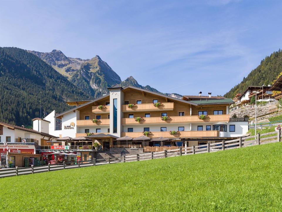 Hotel_Panorama_Persal_226_Finkenberg_09_2020_Haus_