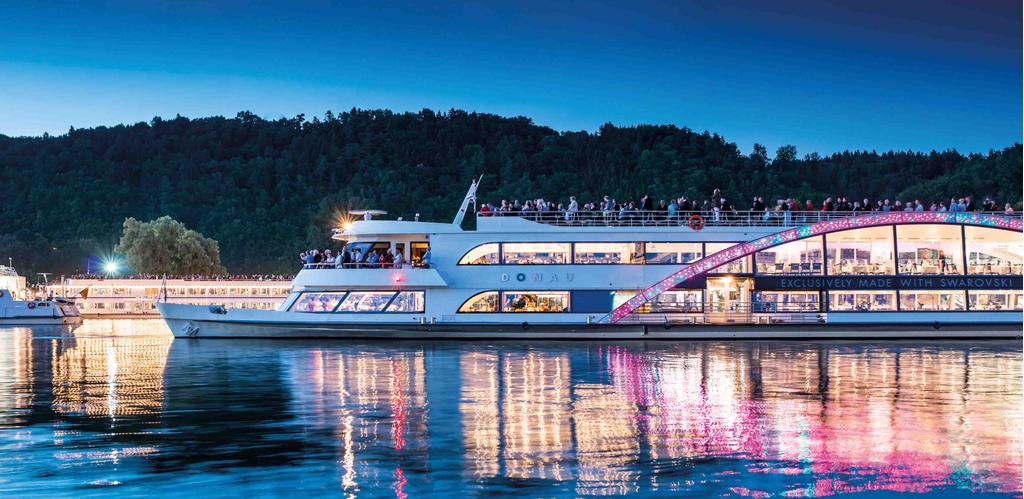Kristallschiff in der Nacht