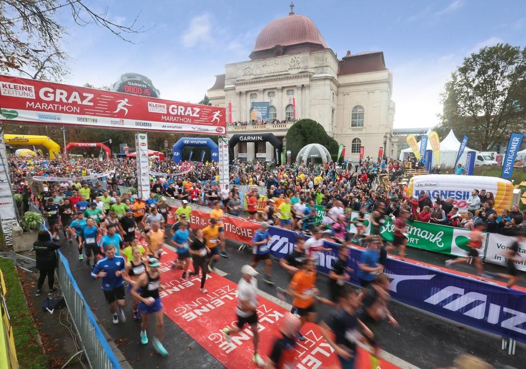Start des Graz Marathons bei der Grazer Oper