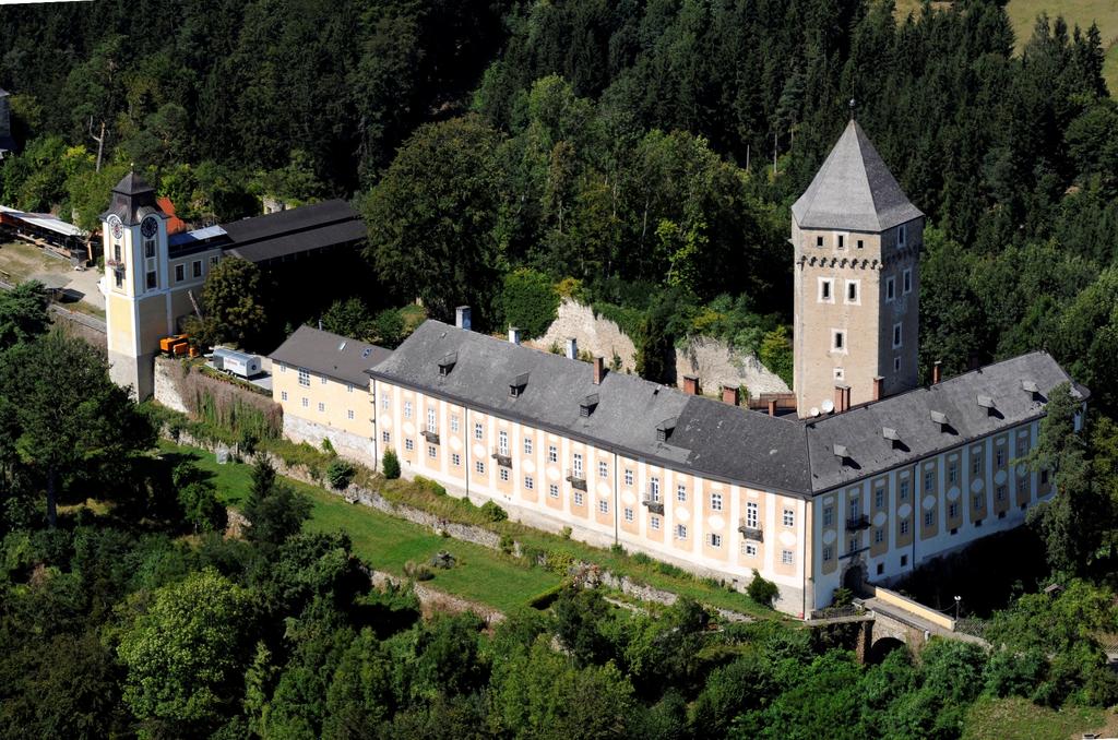 Schloss Neuhaus