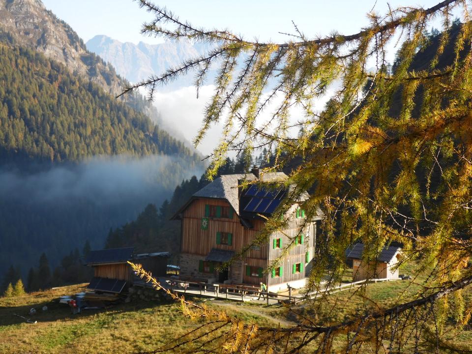 Hochweißsteinhaus im Herbst