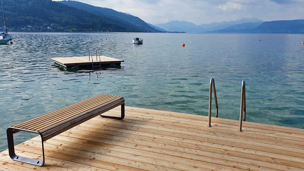 2020 - SE - Emilie Floege Platz Badesteg mit Blick ueber den See