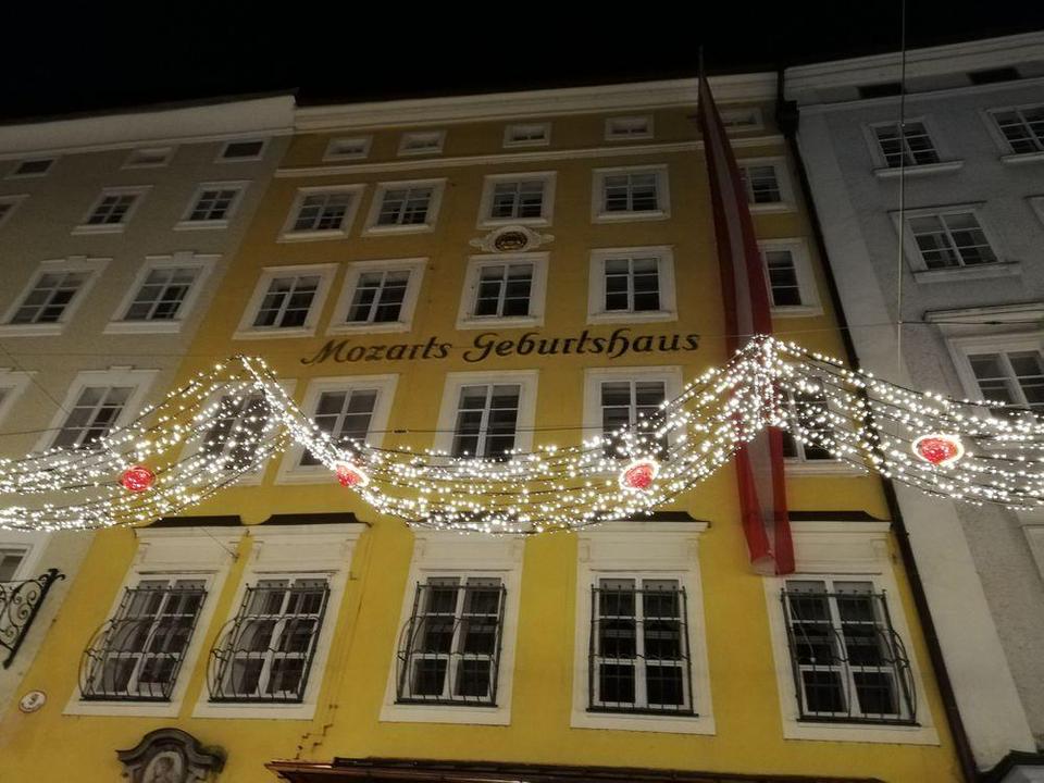 Warten aufs Christkind in Mozarts Geburtshaus