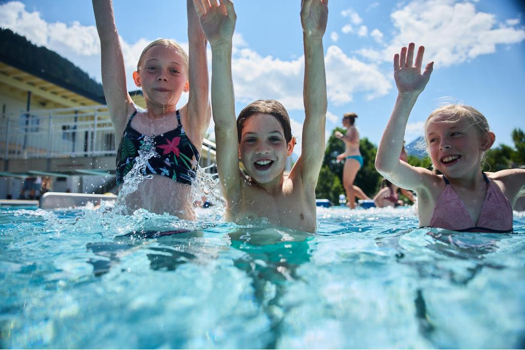Freibad Riezlern im Sommer