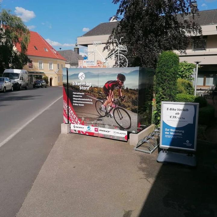 Tafel vor dem Geschäft in der Erhzherzog Johann St
