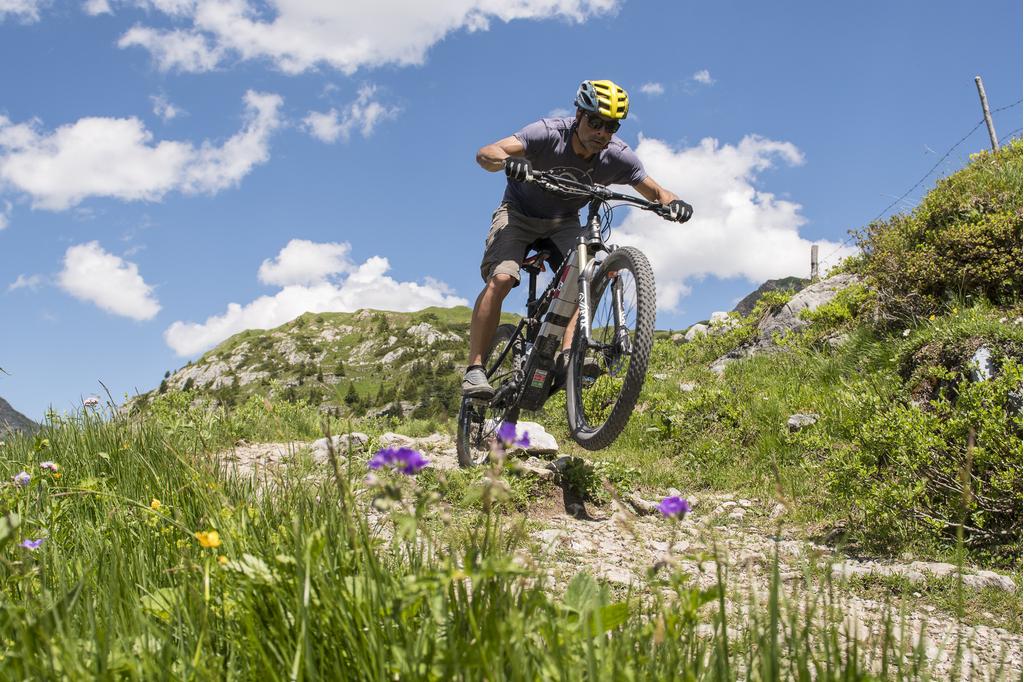 Mit dem Mountainbike unterwegs am Formarinsee