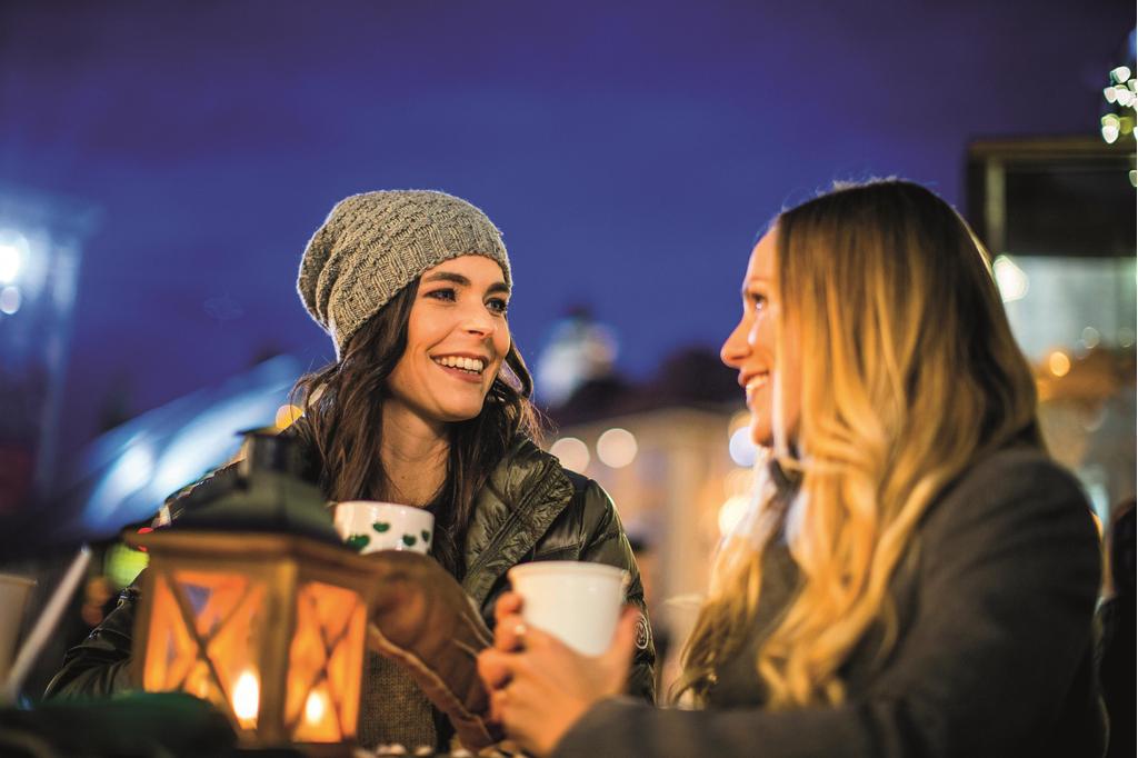 Adventmarkt mit Heißgetränk