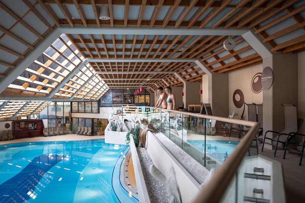 Olympiabad Seefeld Blick zum Pool vom Restaurant