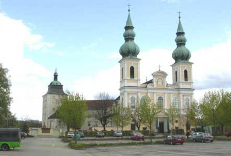 Kloster und Wallfahrtsbasilika Maria Puchheim