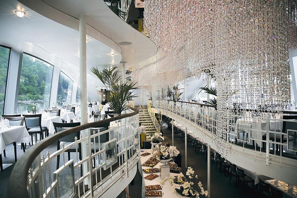 Kristallschiff Buffet