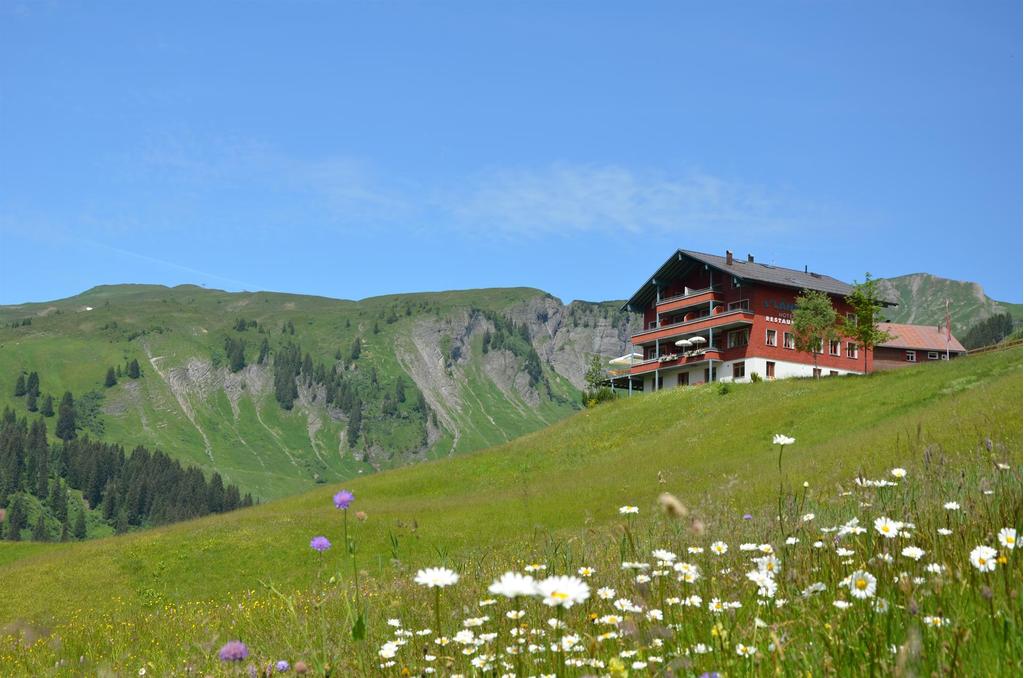Hotel Ländle Außenansicht Sommer