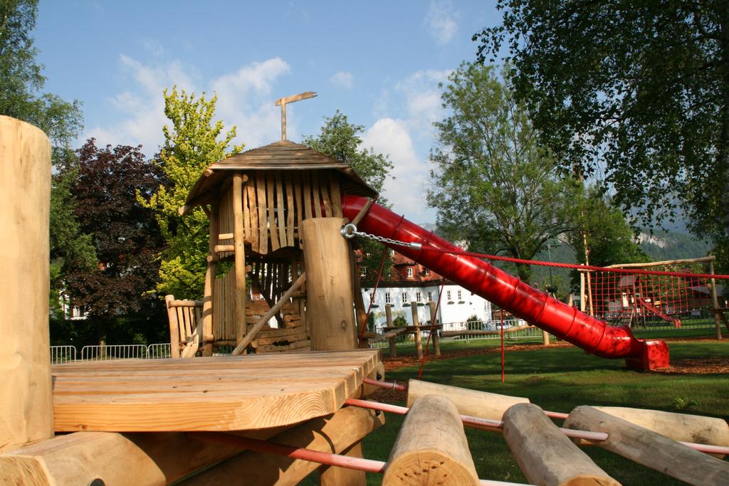 Niederseilgarten Spielplatz im Kurpark