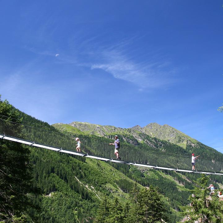 Die Hängebrücke über die Höll-Schlucht