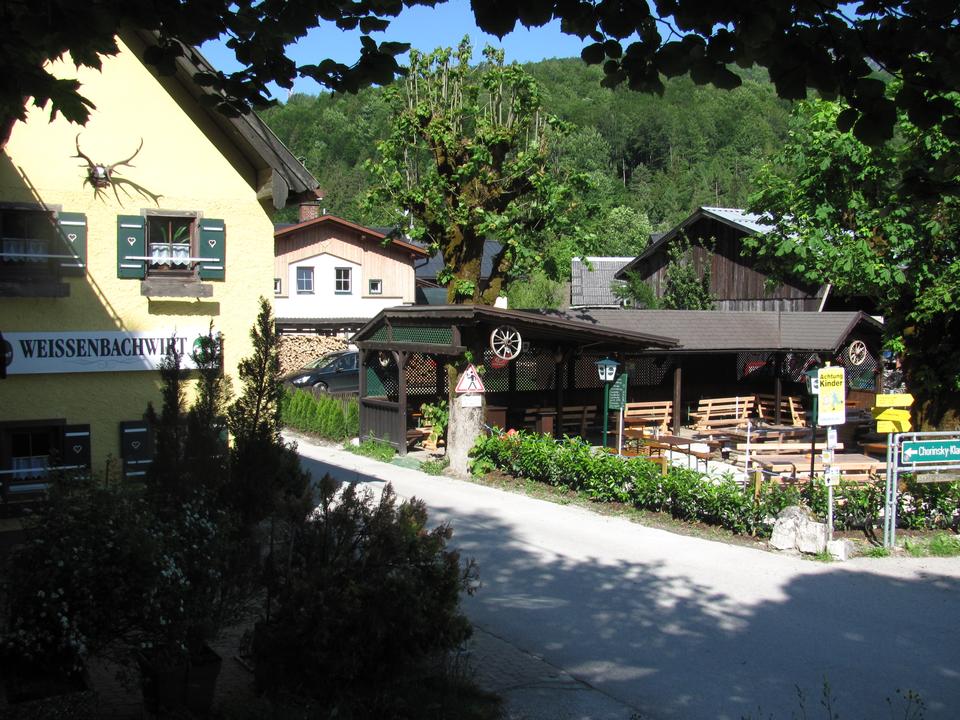 Weissenbachwirt mit Gastgarten