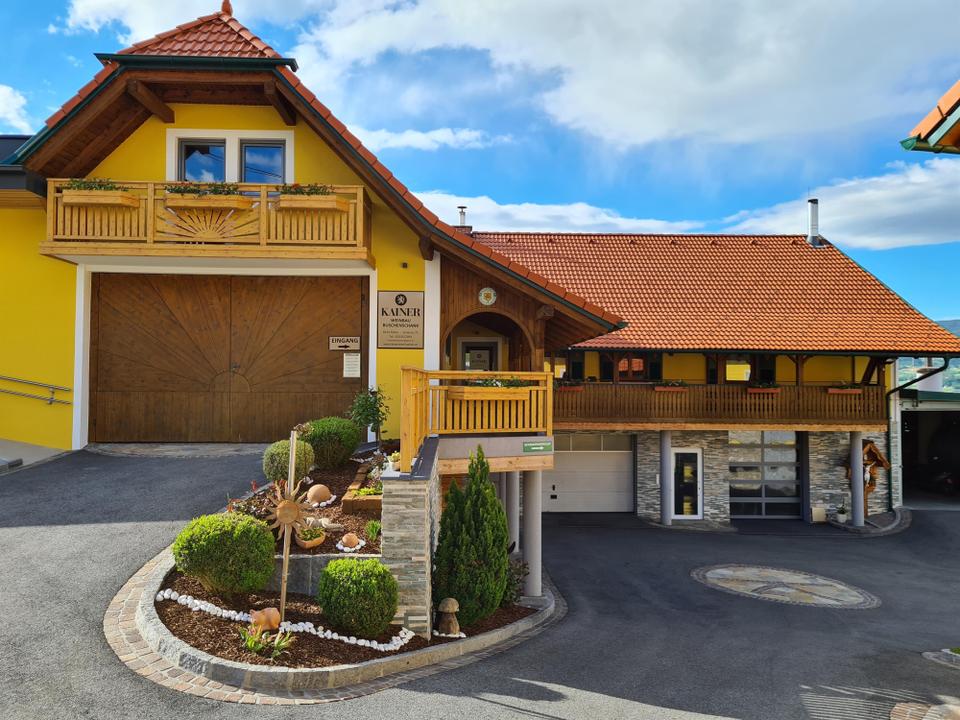 Buschenschank Kainer_Hausansicht_Oststeiermark