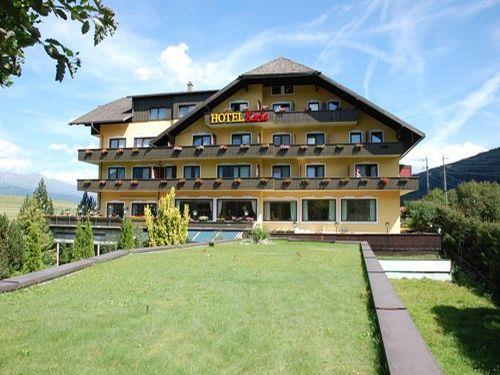 Mauterndorf_Hausansicht Sommer Hotel Karla